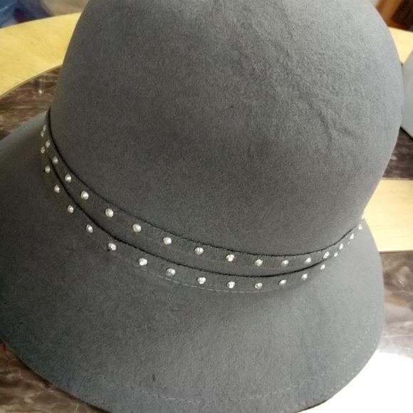 🆕Gray Bowler style hat 🤠 7 inch high 11 inches wide🤠 decoration with silver - Picture 6 of 12